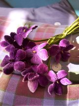 ベルベットのスミレ　すみれ色の花束　布花　コサージュ