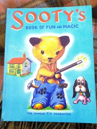 ★  Advent Day 7 ★ スーティーSOOTY　絵本　イギリス　デイリーミラー