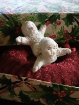 ★ Advent Day 22 ★　粉雪まとったスノーベビー  アンティークのケーキデコ　ビスク　