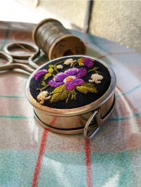  春の針仕事に　テープメジャー　刺繍が可愛らしい巻き尺　ソーイングコレクション