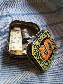 他の写真2: ソーイングキット　シンガーミシン　小さな缶　裁縫