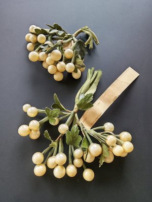 画像3: バブルのパーツ　木の実　デコレーション　造花２束　クラフト素材　