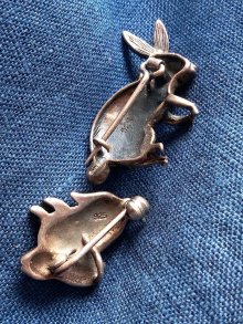 他の写真1: うさぎのブローチ　銀細工　シルバー　２点セット