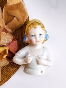 他の写真2: ハーフドール　陶器　５，３ｃｍ　ピンクッションドール　窓辺のオブジェ