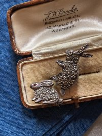 うさぎのブローチ　銀細工　シルバー　２点セット