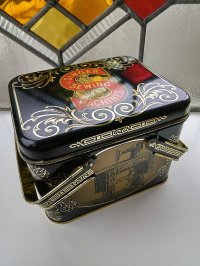 シンガーミシン　ヴィンテージのスチール缶　ハンドルつき　裁縫コレクション　収納　