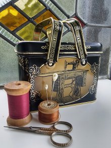 他の写真2: シンガーミシン　ヴィンテージのスチール缶　ハンドルつき　裁縫コレクション　収納　