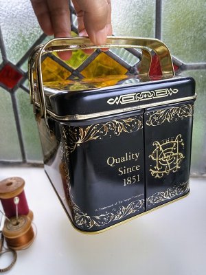 画像4: シンガーミシン　ヴィンテージのスチール缶　ハンドルつき　裁縫コレクション　収納　
