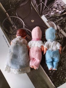 他の写真1: 眠り目ベビー　ヴィンテージ　ドールハウス　３体セット　アリ ドール　ミニチュア
