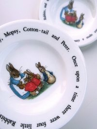 HAPPY PRICE！ウェッジウッドのミニチュアの皿　７，８ｃｍ　ピーターラビット　from  LONDON　