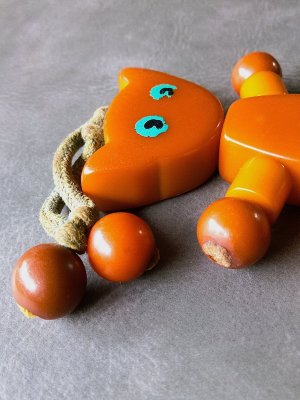 画像4: ベークライトの猫の女の子　TYKIY TOY　バタースカッチ 　キャラメル色