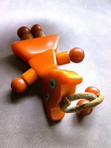 他の写真1: ベークライトの猫の女の子　TYKIY TOY　バタースカッチ 　キャラメル色