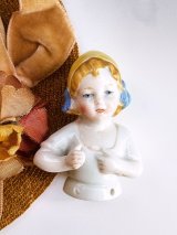 ハーフドール　陶器　５，３ｃｍ　ピンクッションドール　窓辺のオブジェ
