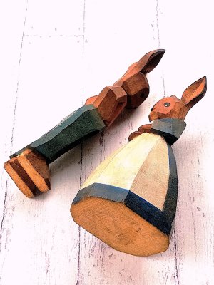 画像5: 木彫りのウサギのカップル　ドイツの古い木工細工　ハンドカーヴィング　