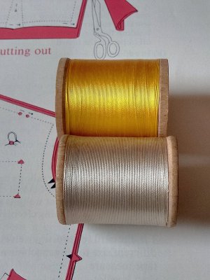 画像3: 古い猫さんマークの糸巻き２つ　木製スプール　CORTICELLI　ソーイングコレクション　