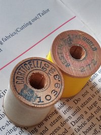 糸巻き２つ　木製のスプール　CORTICELLI　コレクション　