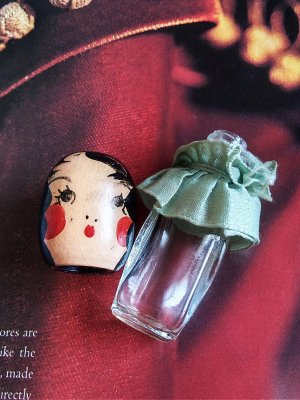 画像2: 女の子の形をした小さなボトル　香水瓶　７ｃｍ　グリーンカラー
