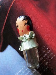 他の写真2: 女の子の形をした小さなボトル　香水瓶　７ｃｍ　グリーンカラー