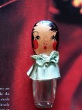 女の子の形をした小さなボトル　香水瓶　７ｃｍ　グリーンカラー