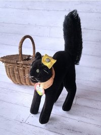 目が点になってる黒猫さん　ブラック　トムキャット　小さいベルベット猫　シュタイフ　１０ｃｍ