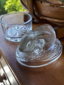 他の写真1: LAST ONE！ ガラスのうさぎ　蓋つき容器　フランス