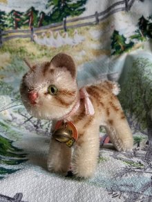 他の写真1: 鈴をさげた仔猫のタプシー　TAPSY　８ｃｍ　シュタイフのしま猫　