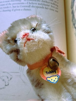 画像2: 猫のTUBBY 　ピスタチオグリーンのガラス目　シュタイフ　８ｃｍ　キャット