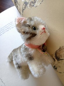 他の写真1: 猫のTUBBY 　ピスタチオグリーンのガラス目　シュタイフ　８ｃｍ　キャット