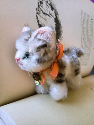 画像1: 猫のTUBBY 　ピスタチオグリーンのガラス目　シュタイフ　８ｃｍ　キャット