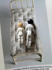 他の写真1: フローズンシャーロット　ミニチュア　人形遊び　１９世紀　アンティーク　　　　　