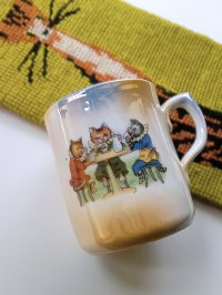 仔猫たちのマグカップ　ジャーマンアンティーク　