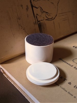 裏底にフエルト貼り