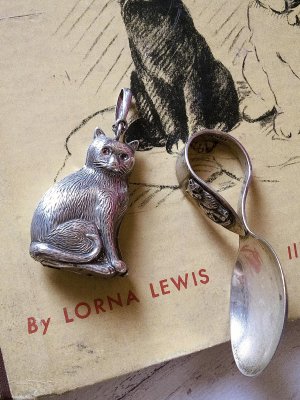画像2: 銀の猫　シルバー　ホールマーク　ペンダントトップにも　from LONDON