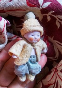 小さなベビー　オールビスク　オリジナルドレス　ヘルトヴィヒ　HERTWIG