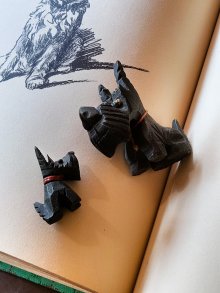 他の写真1: 木彫りの２匹のテリア　ヴィンテージのマスコット　from ENGLAND　