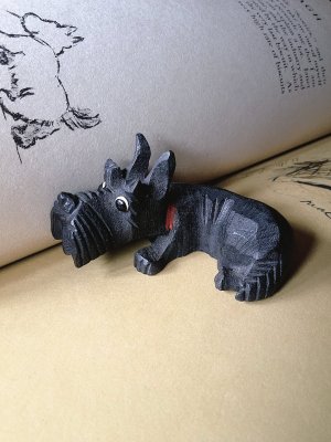 画像1: 木彫り細工のテリア　ヴィンテージのマスコット　from ENGLAND　