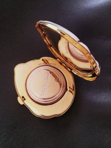 他の写真3: エスティ ローダー　うさぎのコンパクト 　エナメル 　２０１０年