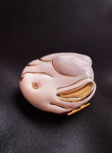 他の写真2: エスティ ローダー　うさぎのコンパクト 　エナメル 　２０１０年