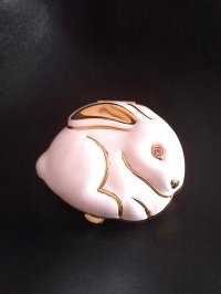 エスティ ローダー　うさぎのコンパクト 　エナメル 　２０１０年