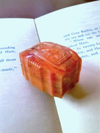 リングボックス　コーラルカラーのセルロイド　指輪ケース
