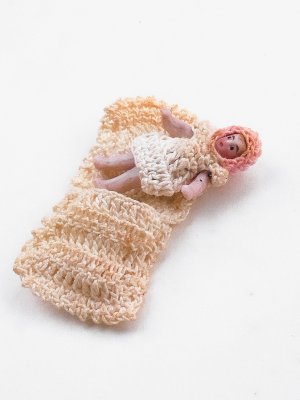 画像4: ニットドレスのミニチュアドール　３，５ｃｍ　HERTWIG　人形の家　ブランケット　