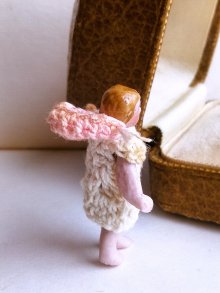 他の写真3: ニットドレスのミニチュアドール　３，５ｃｍ　HERTWIG　人形の家　ブランケット　