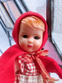 ギンガムワンピースの赤ずきんちゃん　ヴィンテージドール