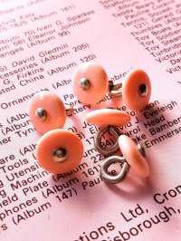 ベビーピンクカラーのアンティークシューボタン　９ｍｍ 　★テディベア　ブーツボタン　４個セット