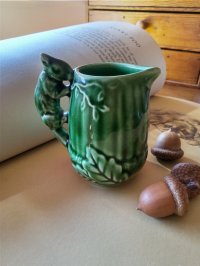 リスの小さなジャグ　シルバック　どんぐりピッチャー　花器　 クリーマー　　