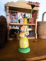 HAPPY PRICE！　花と少女　ドイツ エルツ地方のハンドクラフト　木工人形　　　　
