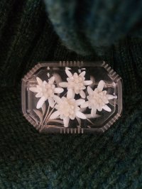 白いアクセサリー　エーデルワイス　ルーサイト　ブローチ　　