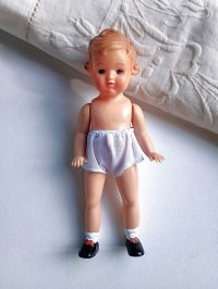 ドイツのプラスティックドール　Lissi doll　リジードール　巻き毛の女の子