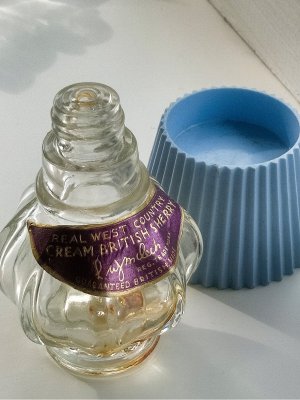 画像3: スタンドと仔犬のボトル　２点セット　ヴィンテージの小さい瓶　from LONDON