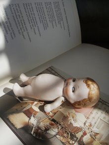 他の写真2: ブロンドの巻き毛が可愛いビスクドール　Googly スタイル 　HERTWIG　ジャーマンアンティーク